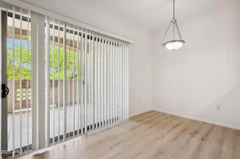 Dining - 920 E Devonshire Ave #2005, Phoenix, AZ 85014 photo 1 of 1