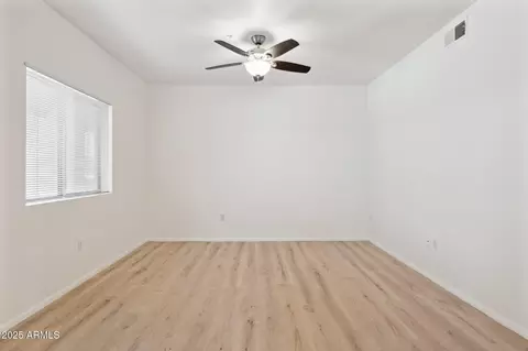Living - 920 E Devonshire Ave #2005, Phoenix, AZ 85014 photo 1 of 1