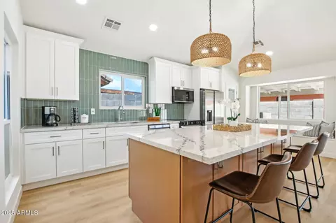 7204 W Mcrae Way, Glendale, AZ 85308