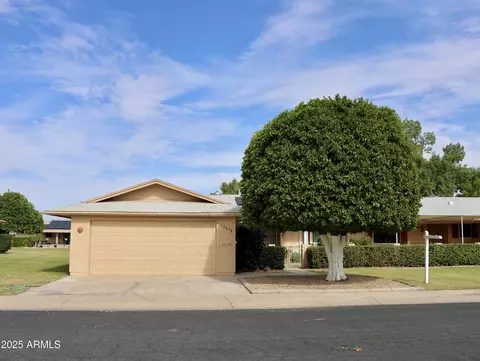 10428 W Camelot Cir, Sun City, AZ 85351