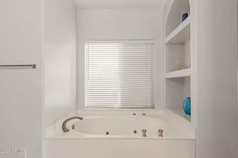 Bath - 3733 E Kachina Dr, Phoenix, AZ 85044 photo 3 of 8
