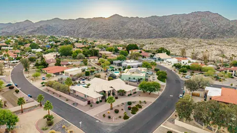 View/Area - 3733 E Kachina Dr, Phoenix, AZ 85044 photo 6 of 9