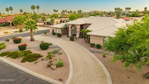 View/Area - 3733 E Kachina Dr, Phoenix, AZ 85044 photo 2 of 9