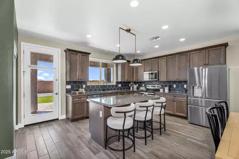 27550 N Silverleaf Rd, San Tan Valley, AZ 85143