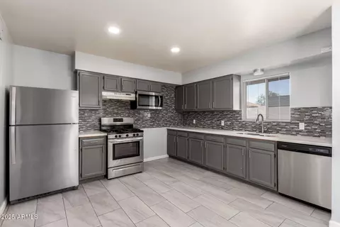 Kitchen - 2936 E Beck Ln, Phoenix, AZ 85032 photo 1 of 3
