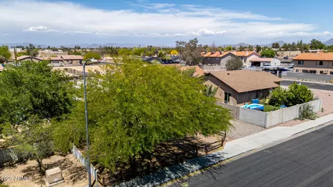 View/Area - 2936 E Beck Ln, Phoenix, AZ 85032 photo 2 of 13