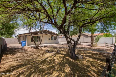 Exterior - 2936 E Beck Ln, Phoenix, AZ 85032 photo 2 of 12