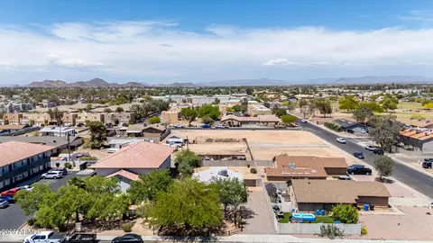 View/Area - 2936 E Beck Ln, Phoenix, AZ 85032 photo 8 of 13