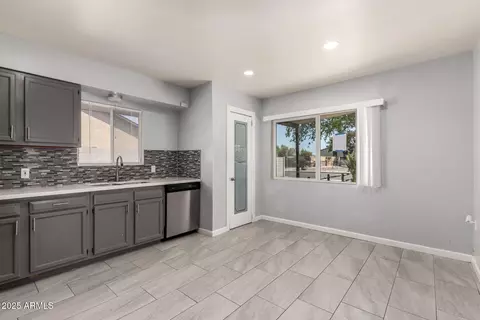 Kitchen - 2936 E Beck Ln, Phoenix, AZ 85032 photo 3 of 3