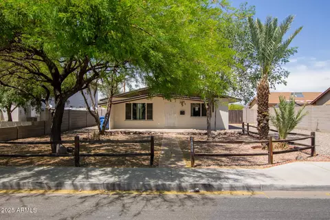 2936 E Beck Ln, Phoenix, AZ 85032