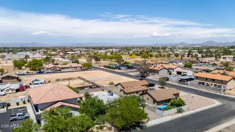 View/Area - 2936 E Beck Ln, Phoenix, AZ 85032 photo 10 of 13