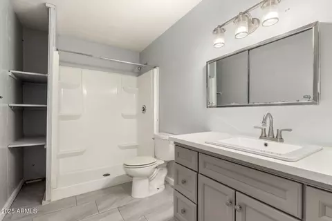 Bath - 2936 E Beck Ln, Phoenix, AZ 85032 photo 1 of 2