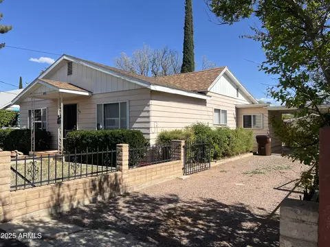 566 E Carico St, Globe, AZ 85501 photo 2