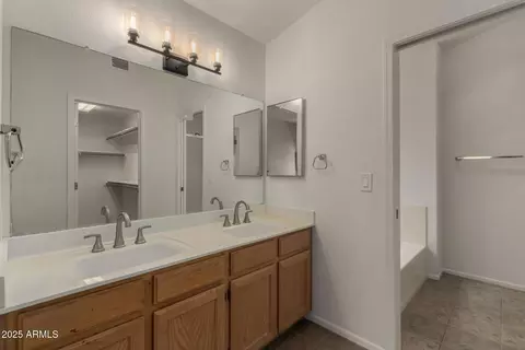 Bath - 4544 E Campo Bello Dr, Phoenix, AZ 85032 photo 1 of 4
