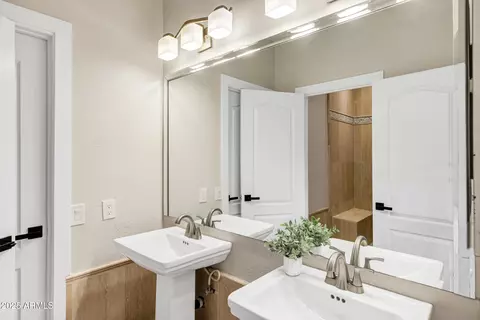 Bath - 14049 S 8th St, Phoenix, AZ 85048 photo 3 of 5