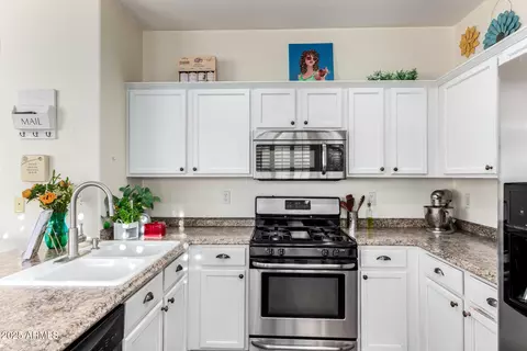 Kitchen - 4038 E Wagon Cir, Gilbert, AZ 85297 photo 4 of 4