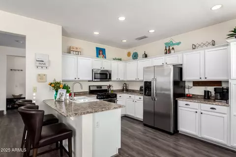 Kitchen - 4038 E Wagon Cir, Gilbert, AZ 85297 photo 2 of 4