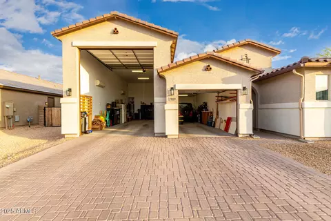 Exterior - 7829 W Warner St, Phoenix, AZ 85043 photo 16 of 17