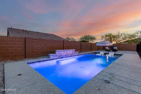 Exterior - 7829 W Warner St, Phoenix, AZ 85043 photo 8 of 17