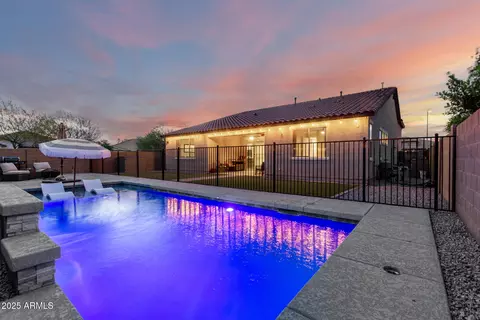 Exterior - 7829 W Warner St, Phoenix, AZ 85043 photo 10 of 17