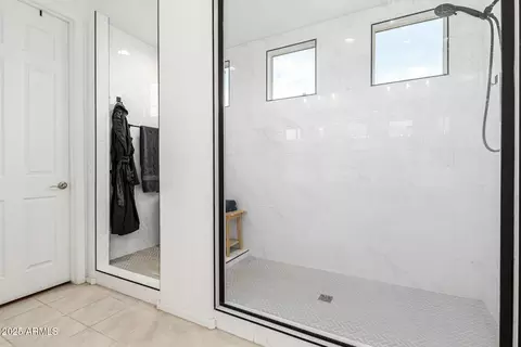 Bath - 7829 W Warner St, Phoenix, AZ 85043 photo 2 of 4