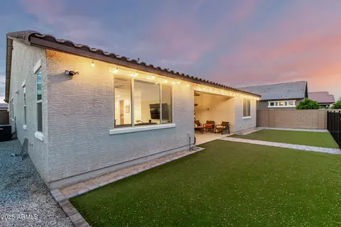 Exterior - 7829 W Warner St, Phoenix, AZ 85043 photo 15 of 17