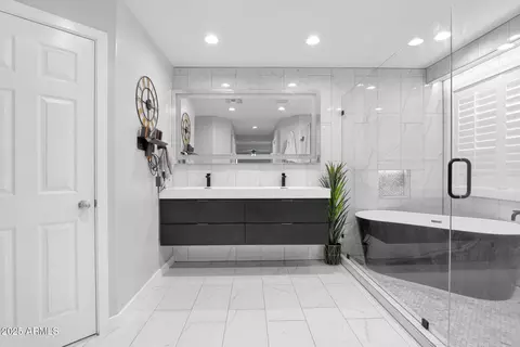 Bath - 3436 E Gary Way, Gilbert, AZ 85234 photo 2 of 3