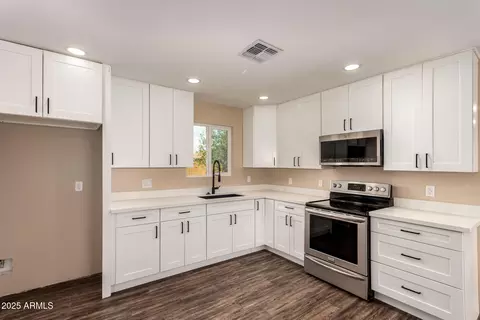 Kitchen - 2540 E Hartford Ave, Phoenix, AZ 85032 photo 1 of 2