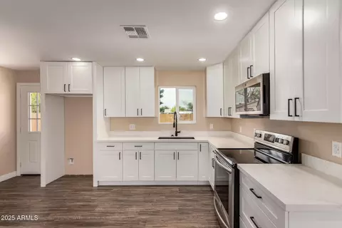 Kitchen - 2540 E Hartford Ave, Phoenix, AZ 85032 photo 2 of 2