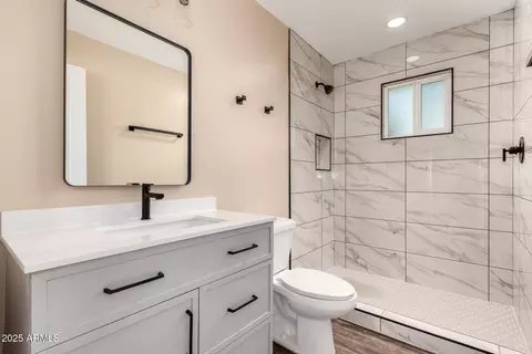 Bath - 2540 E Hartford Ave, Phoenix, AZ 85032 photo 2 of 2