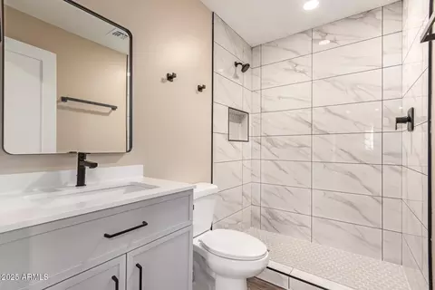 Bath - 2540 E Hartford Ave, Phoenix, AZ 85032 photo 1 of 2