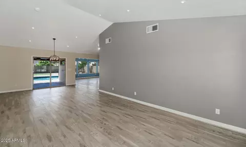 6457 Encanto St, Mesa, AZ 85205 photo 4