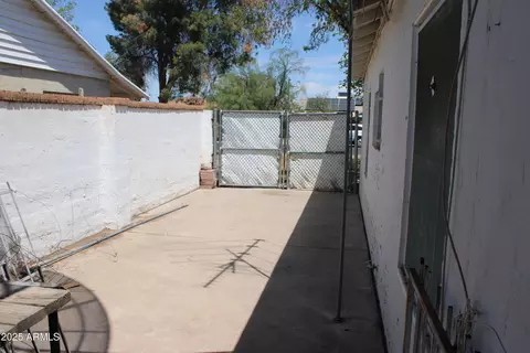 Exterior - 1367 E Clarendon Ave, Phoenix, AZ 85014 photo 1 of 3