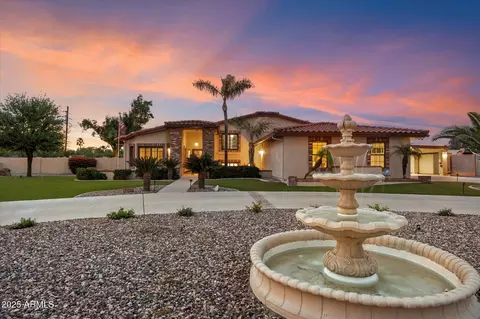 5044 W Electra Ln, Glendale, AZ 85310