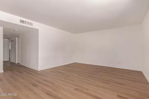 1115 E Carter Dr, Tempe, AZ 85282 photo 4
