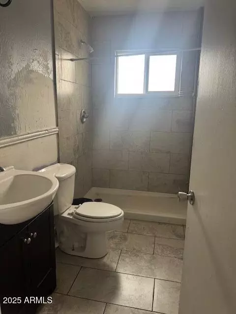Bath - 25 W Illini St, Phoenix, AZ 85041 photo 1 of 1