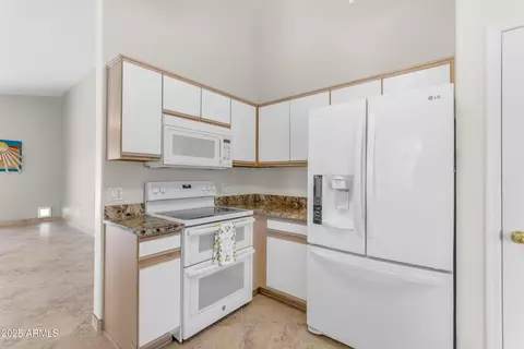 Kitchen - 2028 W Alice Ave, Phoenix, AZ 85021 photo 2 of 4
