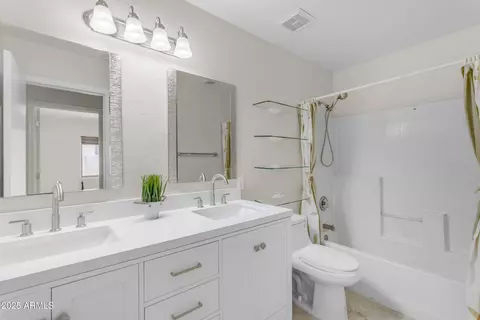 Bath - 2028 W Alice Ave, Phoenix, AZ 85021 photo 3 of 3