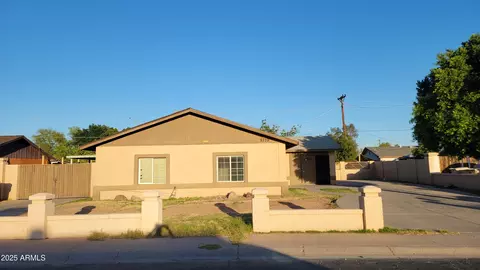 5739 N 62nd Dr, Glendale, AZ 85301
