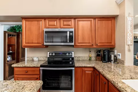 Kitchen - 3951 E Sequoia Trl, Phoenix, AZ 85044 photo 5 of 6