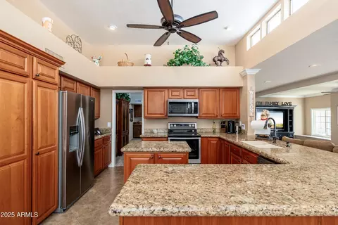 Kitchen - 3951 E Sequoia Trl, Phoenix, AZ 85044 photo 3 of 6