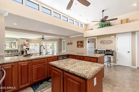 Kitchen - 3951 E Sequoia Trl, Phoenix, AZ 85044 photo 4 of 6