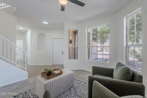 3233 E Sequoia Dr, Phoenix, AZ 85050 photo 4