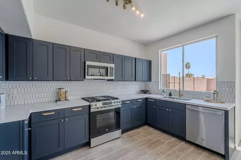 3233 E Sequoia Dr, Phoenix, AZ 85050