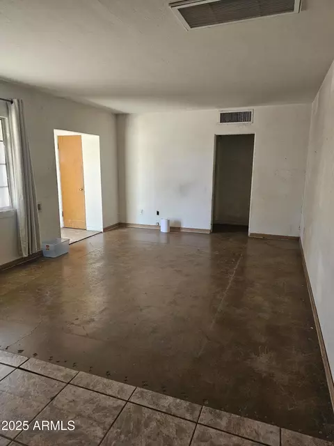 Living - 1630 E Catalina Dr, Phoenix, AZ 85016 photo 1 of 2