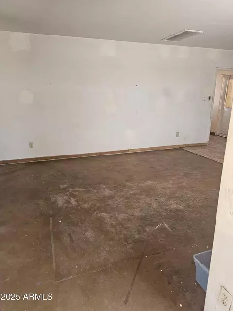 Living - 1630 E Catalina Dr, Phoenix, AZ 85016 photo 2 of 2