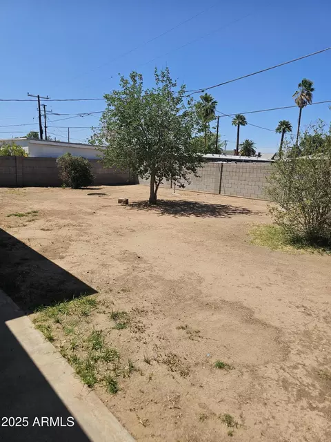 Exterior - 1630 E Catalina Dr, Phoenix, AZ 85016 photo 3 of 4