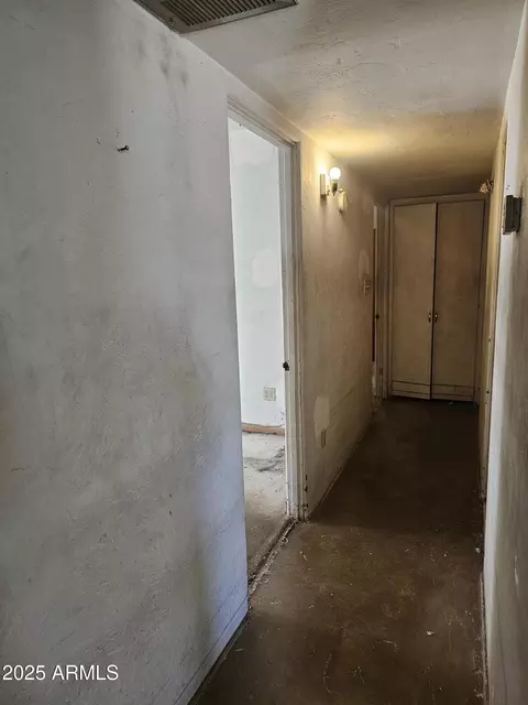 Entry Way - 1630 E Catalina Dr, Phoenix, AZ 85016 photo 1 of 2