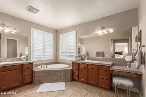 Bath - 3308 E Jasper Dr, Gilbert, AZ 85296 photo 2 of 5