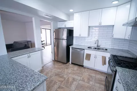 Kitchen - 5217 N 18th Dr, Phoenix, AZ 85015 photo 2 of 4